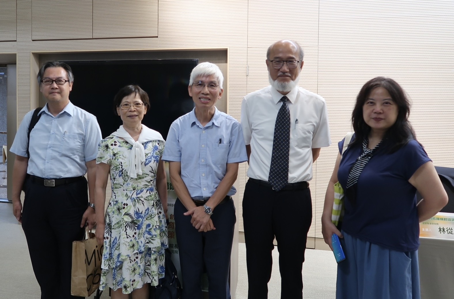 主講人與參與教師合照