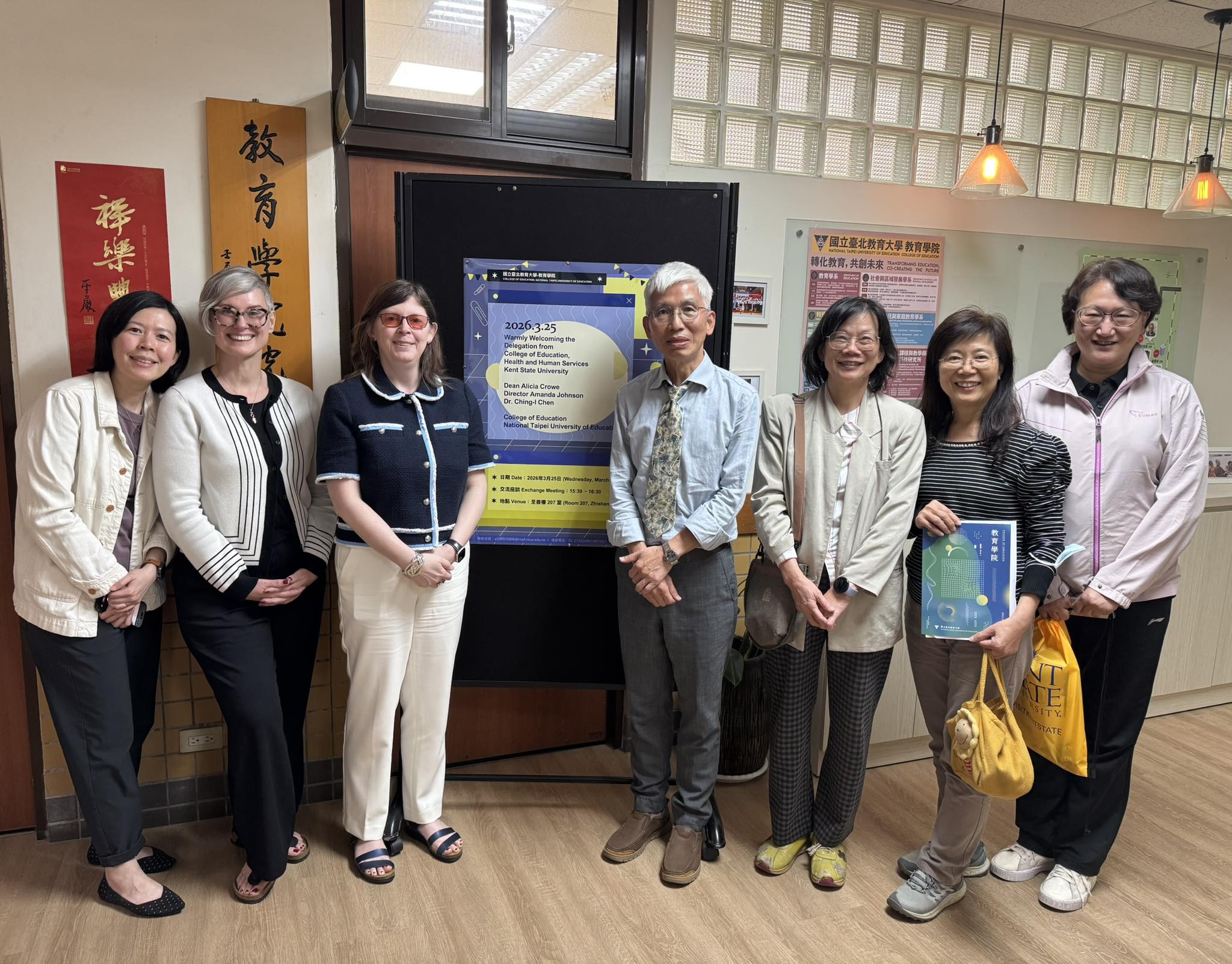 20260325國際交流師長與學者與學院辦公室外合照