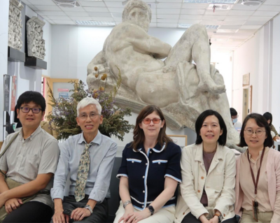 20260325學者與院長於圖書館合照